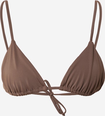 WEEKDAY Triangle Bikini top 'Cala' in Brown: front