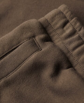 Superdry Regular Trousers in Green
