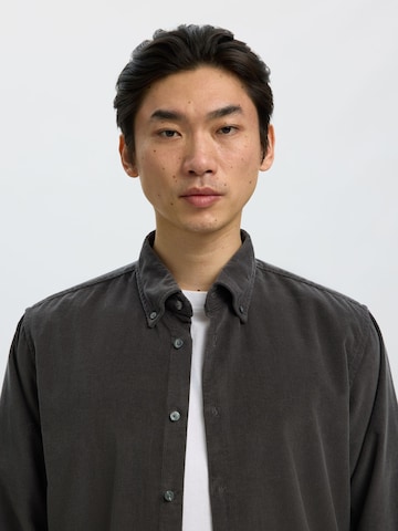 SELECTED - Ajuste regular Camisa 'SLHDanni' en gris