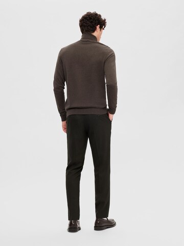 SELECTED HOMME Regular fit Trui 'Berg' in Bruin