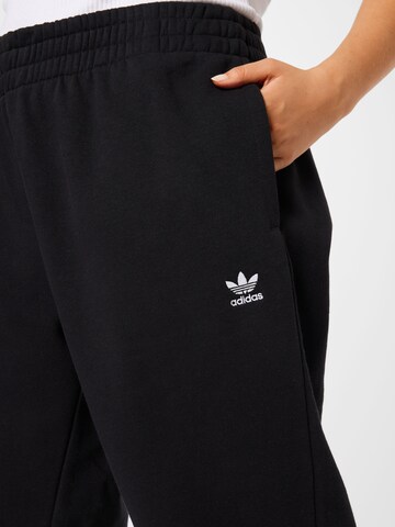 ADIDAS ORIGINALS Zwężany krój Spodnie 'Adicolor Essentials ' w kolorze czarny