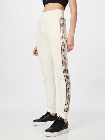 Effilé Pantalon de sport 'BRITNEY' GUESS en blanc : devant