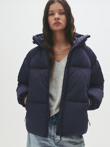 Pull&Bear Prechodná bunda - Modrá: predná strana