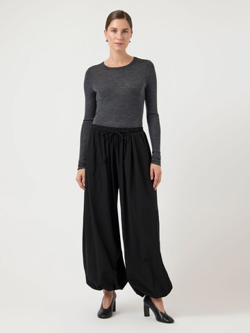 Wide leg Pantaloni di YAS in nero: frontale