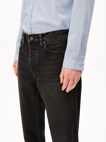 ARMEDANGELS Tapered Jeans 'Maakxy' in Black