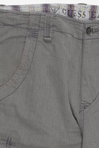 GUESS Shorts 32 in Grau