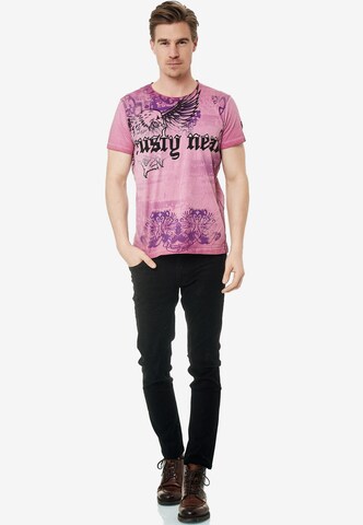 Rusty Neal Cooles T-Shirt mit Allover- Print in Pink