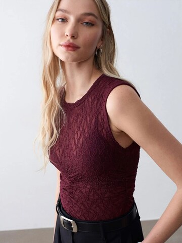 Dilvin Top in Red