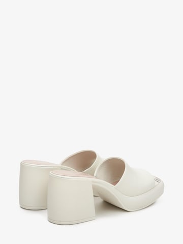 Estro Pantolette '54-2301' in Weiß