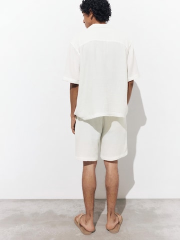 Pull&Bear Pohodlné nošení Košile – bílá