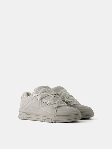 Bershka Sneakers laag in Grijs