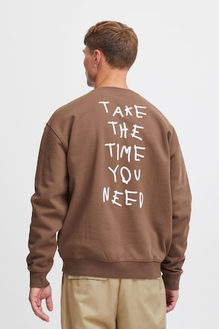 !Solid Sweatshirt 'Halvard' in Braun