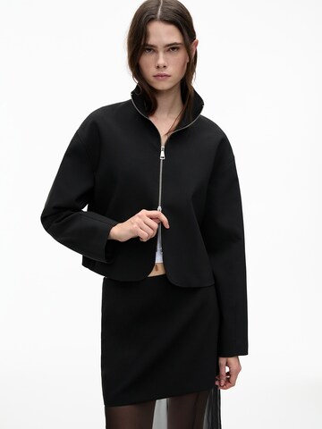 Pull&BearPrijelazna jakna - crna boja: prednji dio