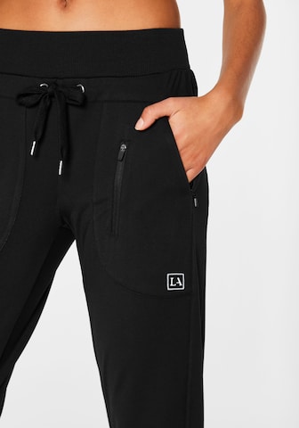 LASCANA ACTIVE Slimfit Sportbroek in Zwart