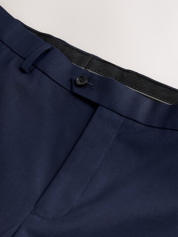 Coupe slim Pantalon à plis Next en bleu