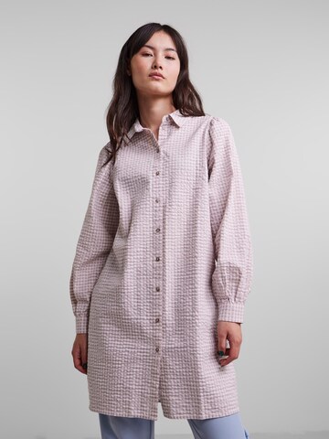 Robe-chemise 'Hila' PIECES en rose : devant