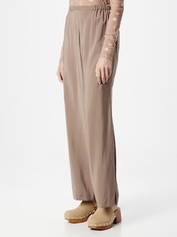 WEEKDAY Wide leg Broek 'Chase' in Beige: voorkant