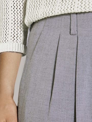 MADELEINE Loosefit Hose in Grau