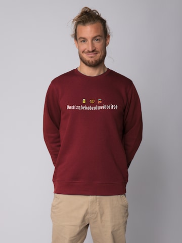 Watapparel Sweatshirt 'Dositzndedodeoiweidositzn' in Rood: voorkant