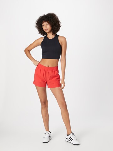 Kathmandu Regular Shorts in Rot