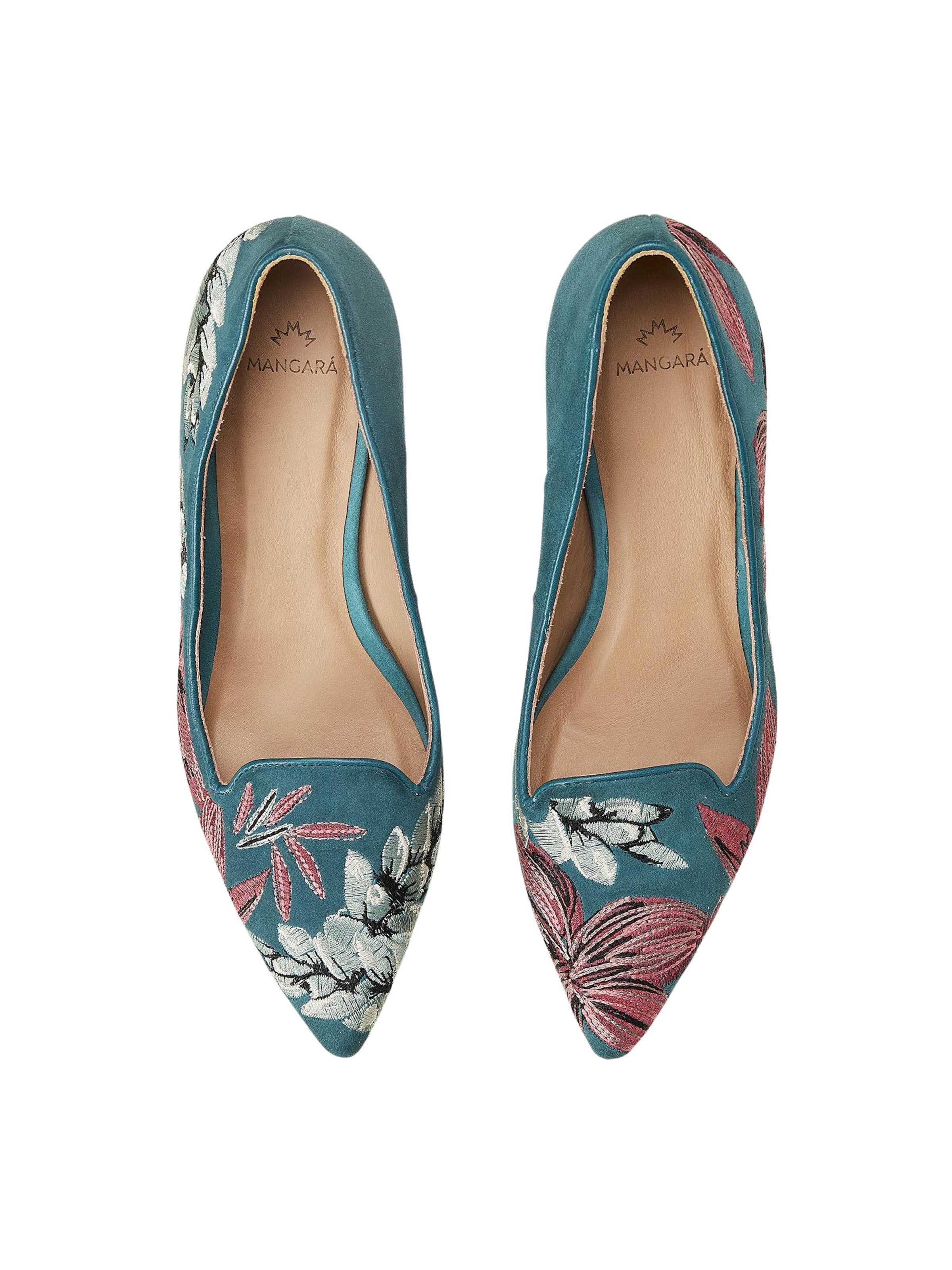 Mangara Atelier Pumps 'Escarpins Mangara Ipe en cuir bleu brodé à talon aiguille' in Blue