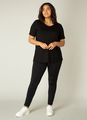 BASE LEVEL CURVY T-Shirt 'Alba' in Schwarz