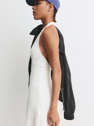 Robe d’été Pull&Bear en blanc
