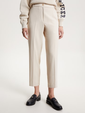 Regular Pantalon à plis TOMMY HILFIGER en beige : devant