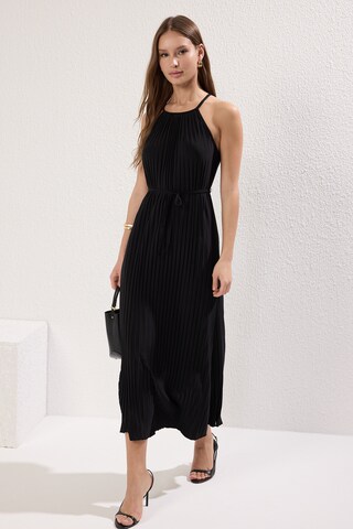 Trendyol - Vestido en negro