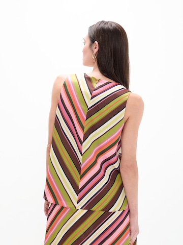 Top de la Lola Casademunt pe bej