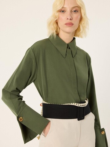 Touché Privé - Camiseta 'Poplin Shirt With Wide Cuff' en verde
