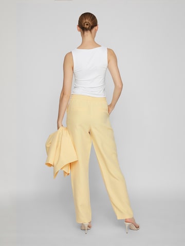 regular Pantaloni 'Kamma' di VILA in giallo