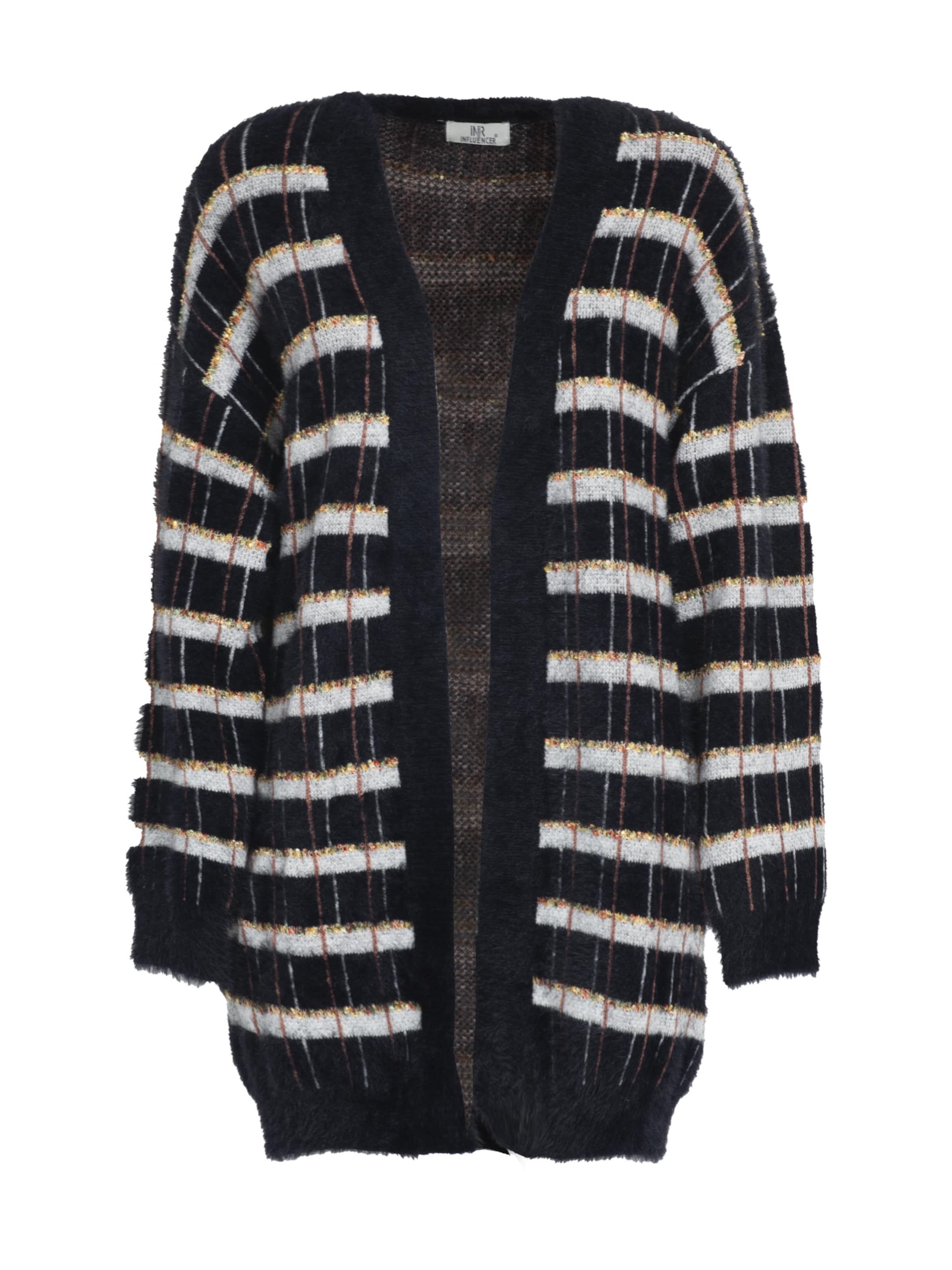 Giacchetta di Influencer in nero: frontale