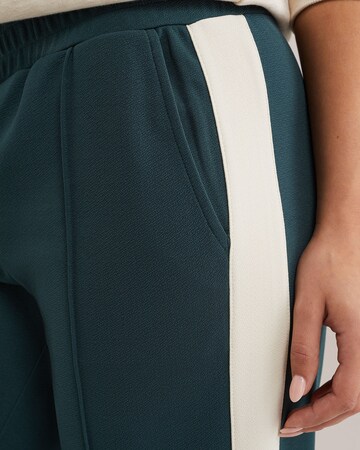 WE Fashion Loosefit Suorat housut värissä vihreä