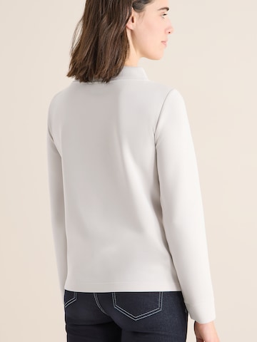 Tricou de la CECIL pe alb