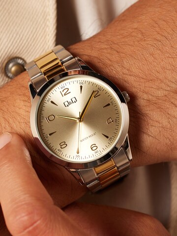 Montre à affichage analogique Q&Q en argent : devant