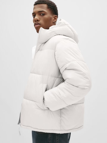 Pull&Bear Winter jacket in Beige: front