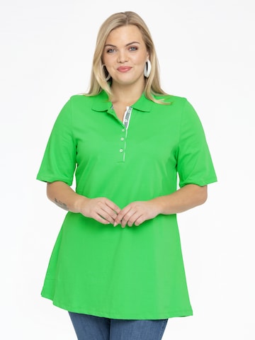 Yoek Shirt in Groen: voorkant