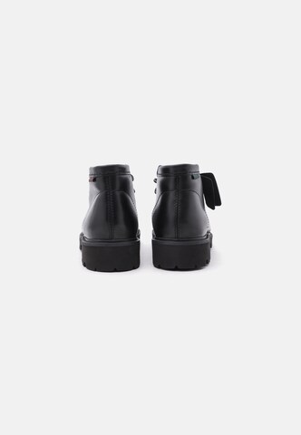 CLARKS Chukka čižmy 'Cleyhill' - Čierna