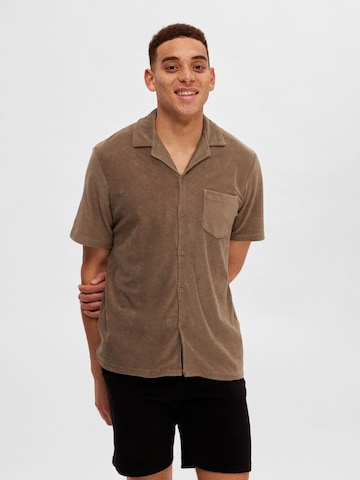 SELECTED HOMME Regular fit Button Up Shirt in Green: front