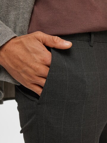 Slimfit Pantaloni chino 'SLHRobert' di SELECTED HOMME in grigio