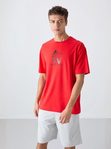 Tommy Life Shirt in Red: front