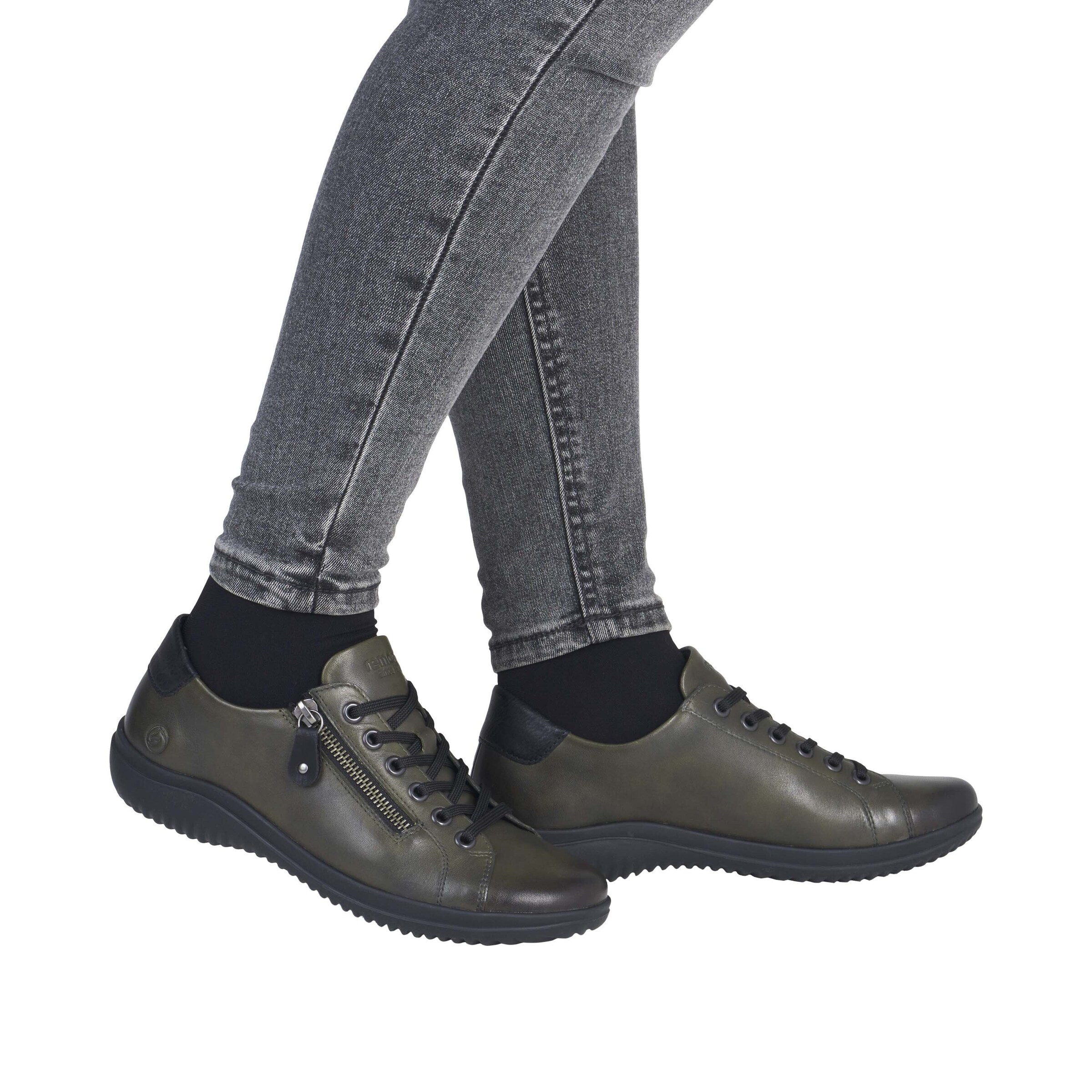 REMONTE Lace-Up Shoes in Green: front