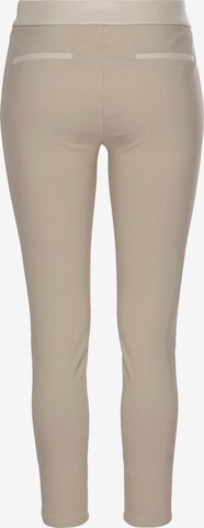 Skinny Pantaloni di LASCANA in beige