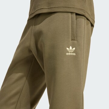 Effilé Pantalon 'Trefoil Essentials' ADIDAS ORIGINALS en vert