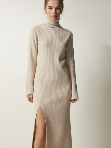 Happiness İstanbul Трикотажное платье в Бежевый: спереди