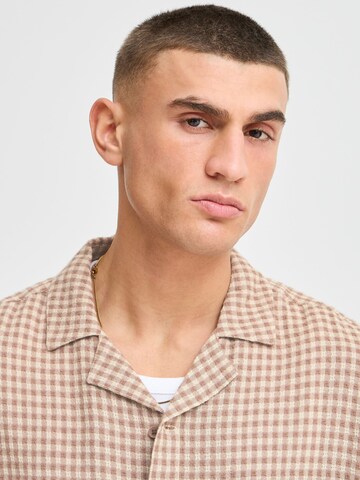 !Solid - Ajuste confortable Camisa ' SDORLANDO ' en marrón