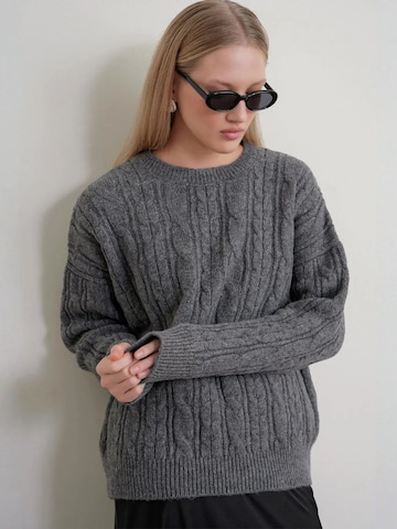 Pullover di MixRay in grigio