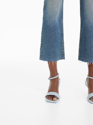 Bershka Flared Jeans i blå