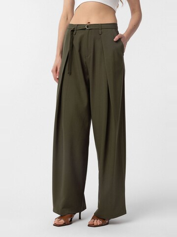 Antioch Loose fit Pleat-front trousers 'Marika' in Green: front